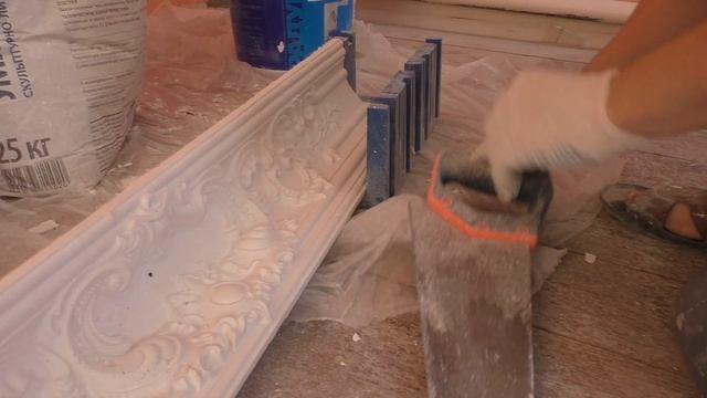 КаК распиливать углы для Карниза смотреть онлайн