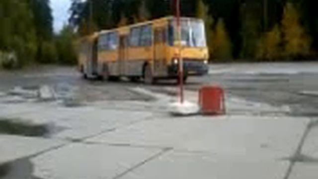 Икарус-280 города Асбест отправляется в рейс. смотреть онлайн