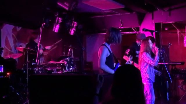 The Chatterboxes -- Monster (Meg & Dia – cover) смотреть онлайн