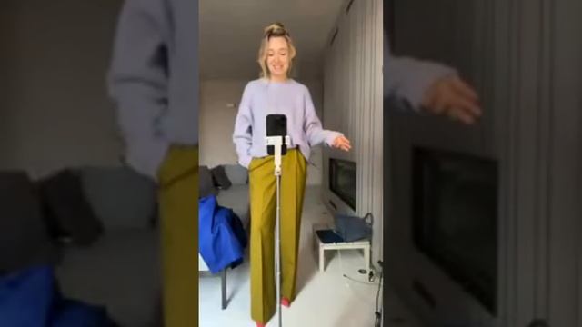 Три ярких цвета в outfit: как распределить красиво смотреть онлайн