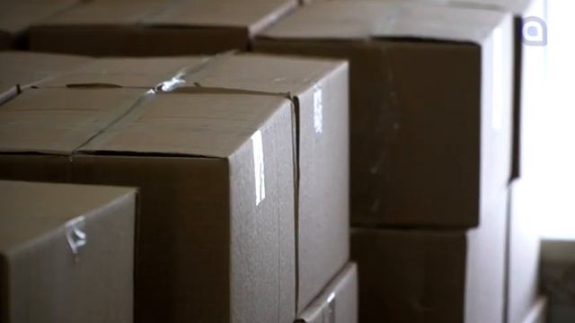 Нуждающиеся семьи продолжают получать продуктовые наборы. смотреть онлайн