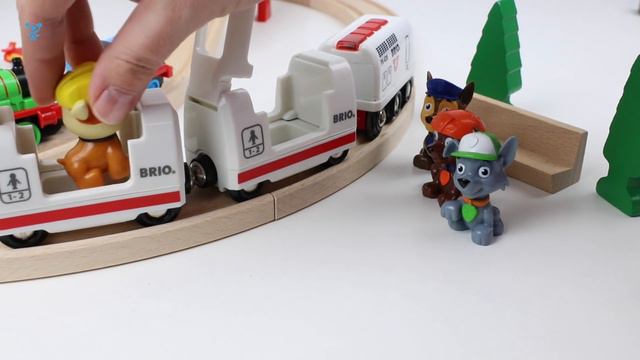 Trains for children video Playing with brio trains & Thomas, Paw Patrol, McQueen - brio train toys смотреть онлайн
