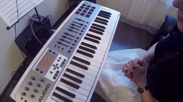 Посадка и постановка рук при игре на клавишных. смотреть онлайн
