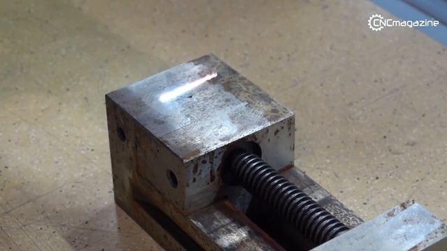 Убираем ржавчину лазером со стальных тисов за несколько минут! Недорогой и эффективный прибор смотреть онлайн