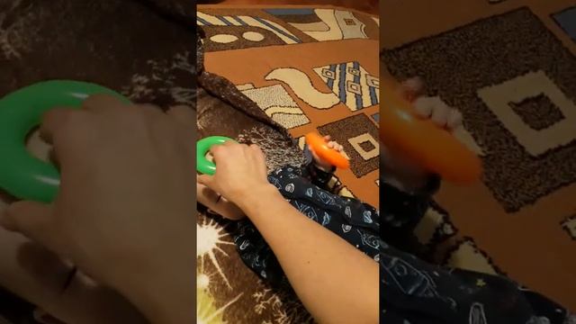 Наша двойня Ролан и Раяна. Двойня 7 месяцев. Игры и развлечения. Малыши. Двойняшки мальчик и девочк смотреть онлайн