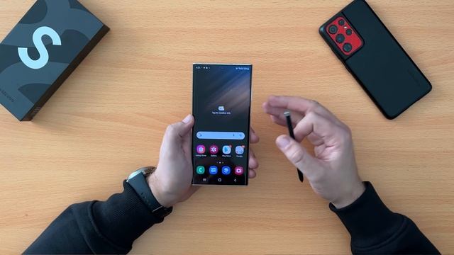 Samsung Galaxy S22 Ultra Unboxing - First Look смотреть онлайн