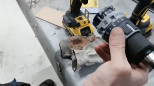 Смена патрона шуруповёрта DeWALT?