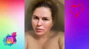 Обнаженная Анна Семенович показала полную дезинфекцию тела в ванной