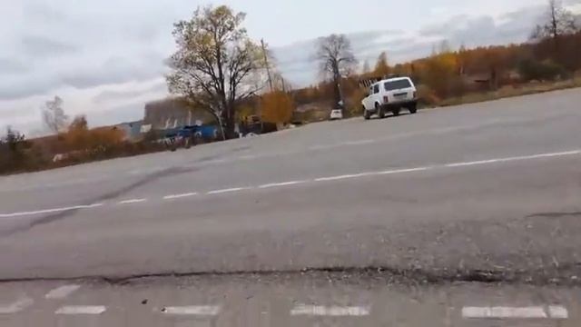 Охранник камеры сбежал от стыда и нарушил ПДД смотреть онлайн