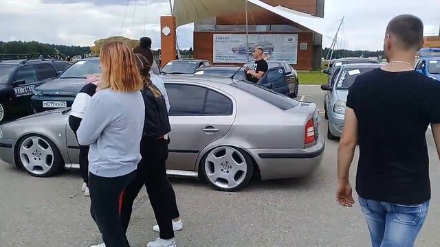 Шкода на пневме и на музыке.Автозвук. смотреть онлайн