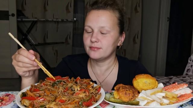 Мукбанг Фунчоза-корейской салат с креветками/Завтра за Иваном/Со мной На улице знакомятся? смотреть онлайн