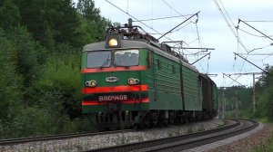 «До сих пор зеленый омич». ВЛ10К-1408 с грузовым поездом