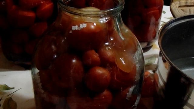 Маринованные помидоры на зиму/ Классный рецепт помидоров с мёдом. смотреть онлайн