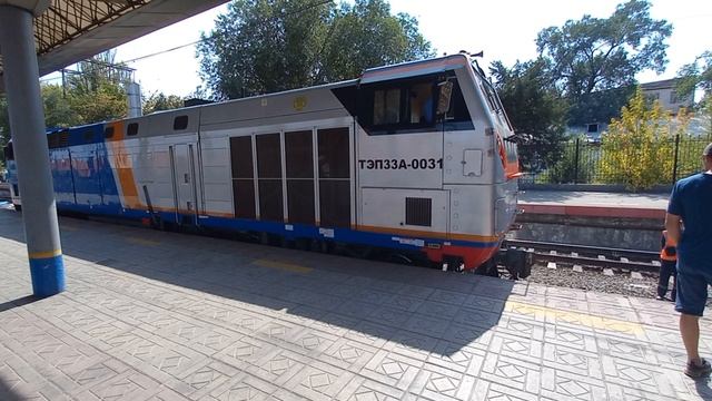 Прицепка пассажирского тепловоза ТЭП33А 0031 к пассажирскому составу смотреть онлайн