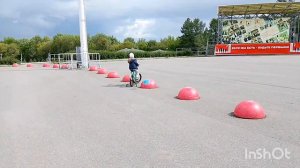 упражнение "змейка" на велосипеде