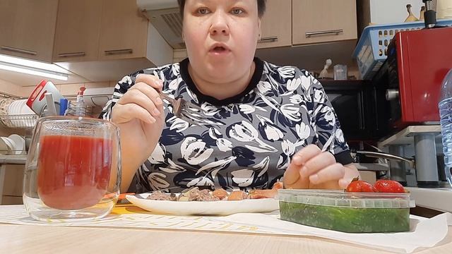 МУКБАНГ ЕМ ФАРШИРОВАННЫЕ КАБАЧКИ СОСИСКУ и ЧУКУ