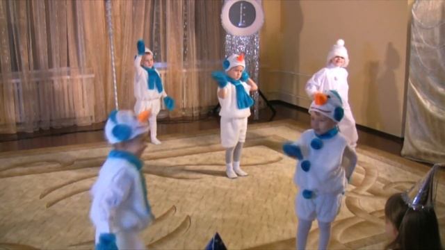 Танец Снеговиков ср. гр. смотреть онлайн