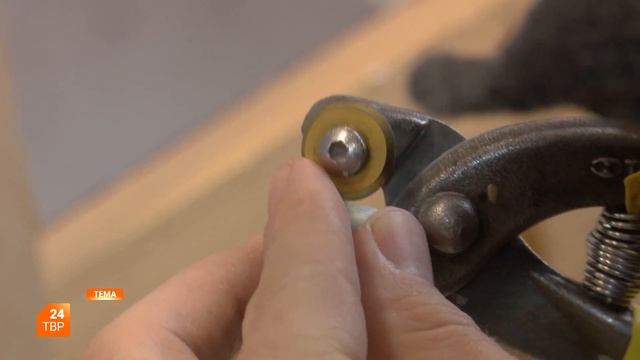 В мозаичной мастерской | Тема смотреть онлайн