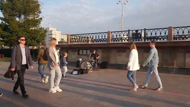 Linkin park - In the end (уличный drum cover) смотреть онлайн