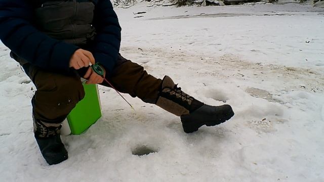 БЕЗМОТЫЛКА, УДАЧНАЯ РЫБАЛКА!!! КЛЁВАЯ БЕЗМОТЫЛКА!!! Ловля ПЛОТВЫ на реке!!! смотреть онлайн
