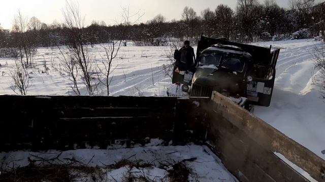 В лесу подо Ржевом 3. ЗИЛ 157 и ГАЗ 66 смотреть онлайн