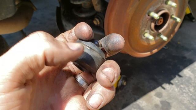 How to Replace Rear Coil Springs and Insulators (Saturn Vue 2002-2007) смотреть онлайн