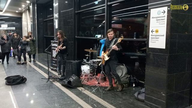 «Я тебе подарил половинку себя...» | Музыка группы «Танцы Минус» от группы «Курага» смотреть онлайн