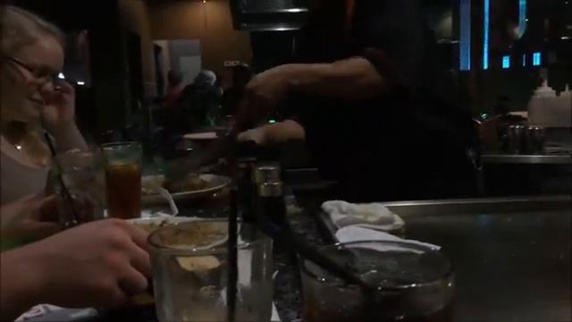 Повар готовит в ресторане Tokyo смотреть онлайн