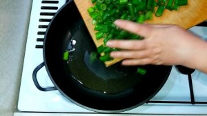 Жареные луковые стрелки. Простой рецепт. Кулинарный канал «НА КУХНЕ У МАМЫ»