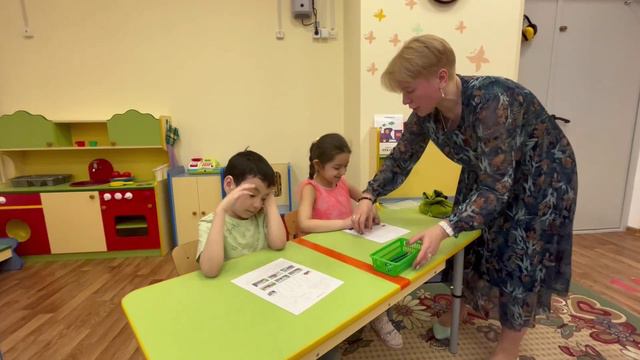 Фрагмент логопедического подгруппового занятия с детьми с РАС на тему "Транспорт" смотреть онлайн