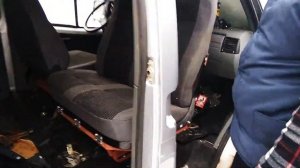 Бюджетный автодом из соболя. Пассажирское двойное поворотное сиденье.