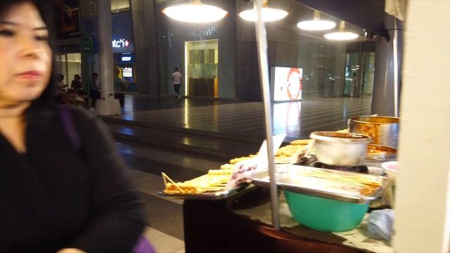 GO! Street Food Festival In CentralWorld / You Can Enjoy Street Food Easily.