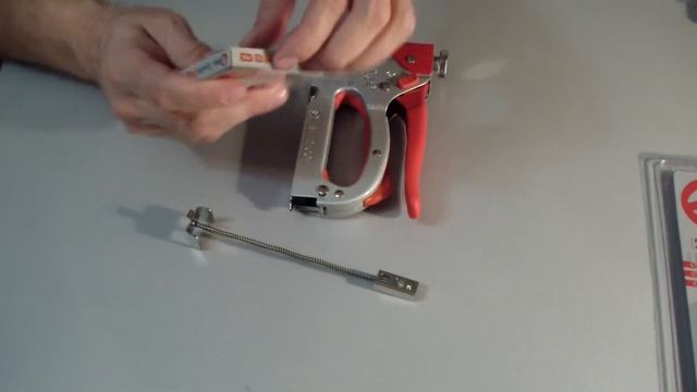 Скобозабивной пистолет. Как он работает? смотреть онлайн