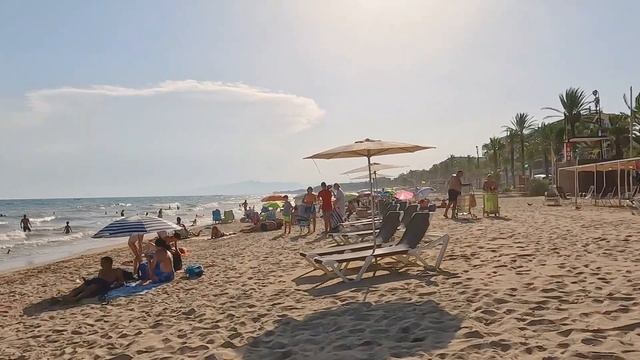 Explore the Stunning Beaches of Salou, Costa Dorada - Summer 2022 [4K 60FPS] смотреть онлайн