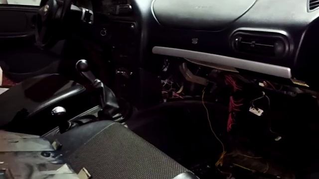 Шеви нива замыкание на массу реле бензонасоса смотреть онлайн