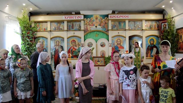 Дети воскресной школы с прихожанами храма поют гимн смотреть онлайн