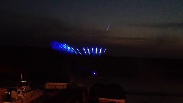 Лазерное шоу на воде/ Laser show on the water смотреть онлайн