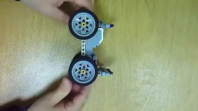 Робототехника Лего для начинающих. Автономная одномоторная Лего машина. смотреть онлайн