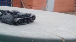 Обстреливают танк из пластилина