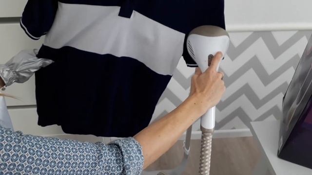 Test stojącej parownicy do ubrań Philips ComfortTouch Advanced model GC576/60 смотреть онлайн