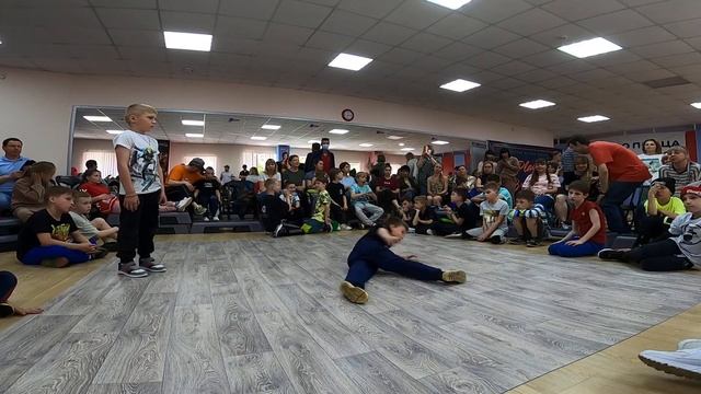 PLAY BREAK BATTLE Номинация мальчики 7-8 лет ( 1 часть.) смотреть онлайн