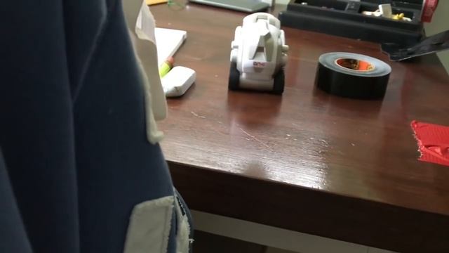 Making a ducktape road for Cozmo (by Anki) смотреть онлайн