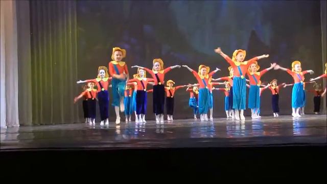 Танец "Коротышки" и финал концерта. смотреть онлайн