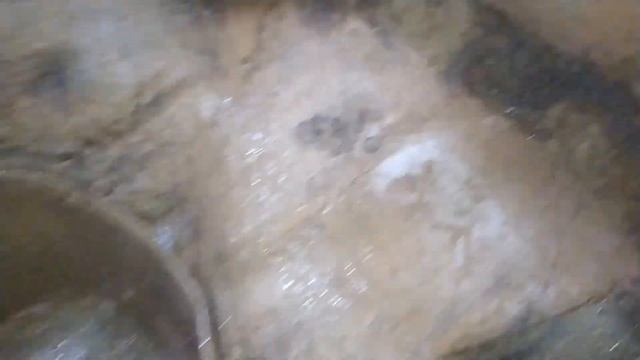 Колодец на глиняной плите, воды нет совсем, чистим смотреть онлайн