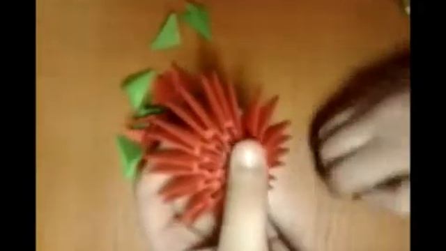 как сделать из бумаги клубничку , делаем клубничку из бумаги смотреть онлайн