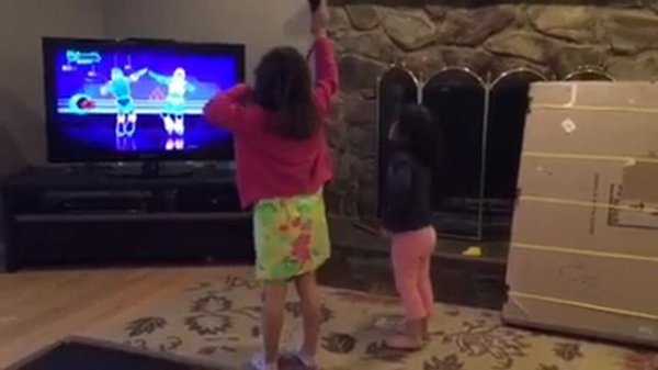 Just Dance Robots - Alexandra and Samantha