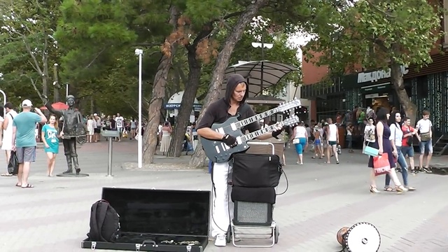 ДВУХГРИФОВАЯ ГИТАРА ► Лучший Уличный Гитарист смотреть онлайн