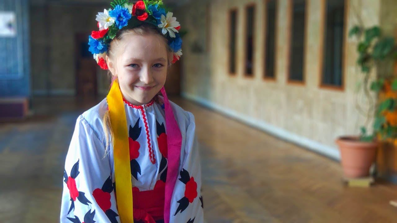 Живем в КРЫМУ. Первый концерт ДОЧЕРИ играет на Бандуре смотреть онлайн