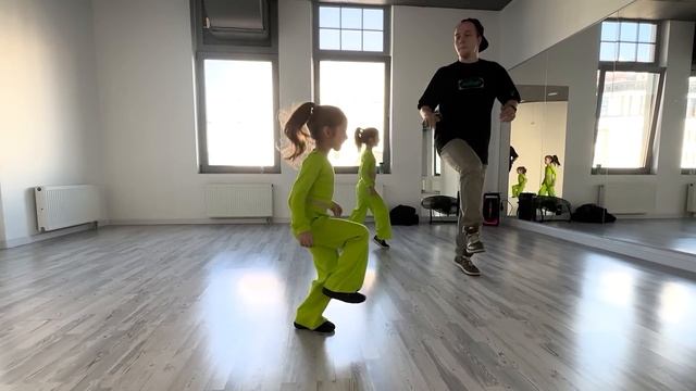 "Это как ОФП, только весело!" Что такое шаффл и причем тут детское фигурное катание? смотреть онлайн