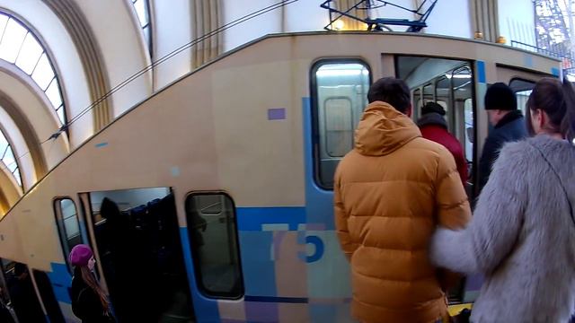 Киевский фуникулер — самый известный транспорт на Подоле смотреть онлайн